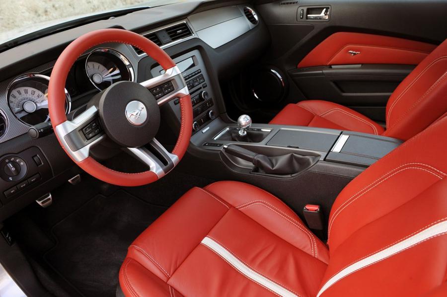  Ford Mustang GT 2011 года  (фото 21 из 90)